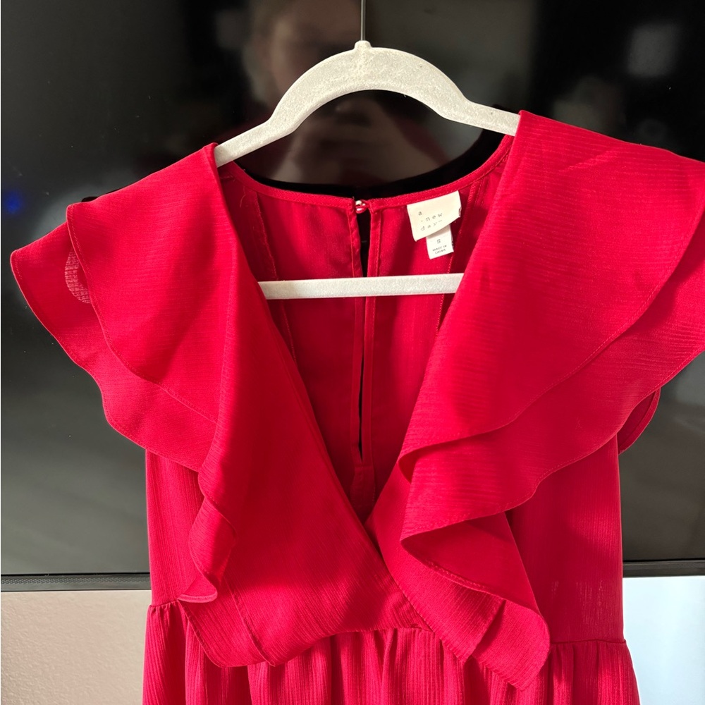 Elegant Red Ruffled Dress - Picture 3 of 9